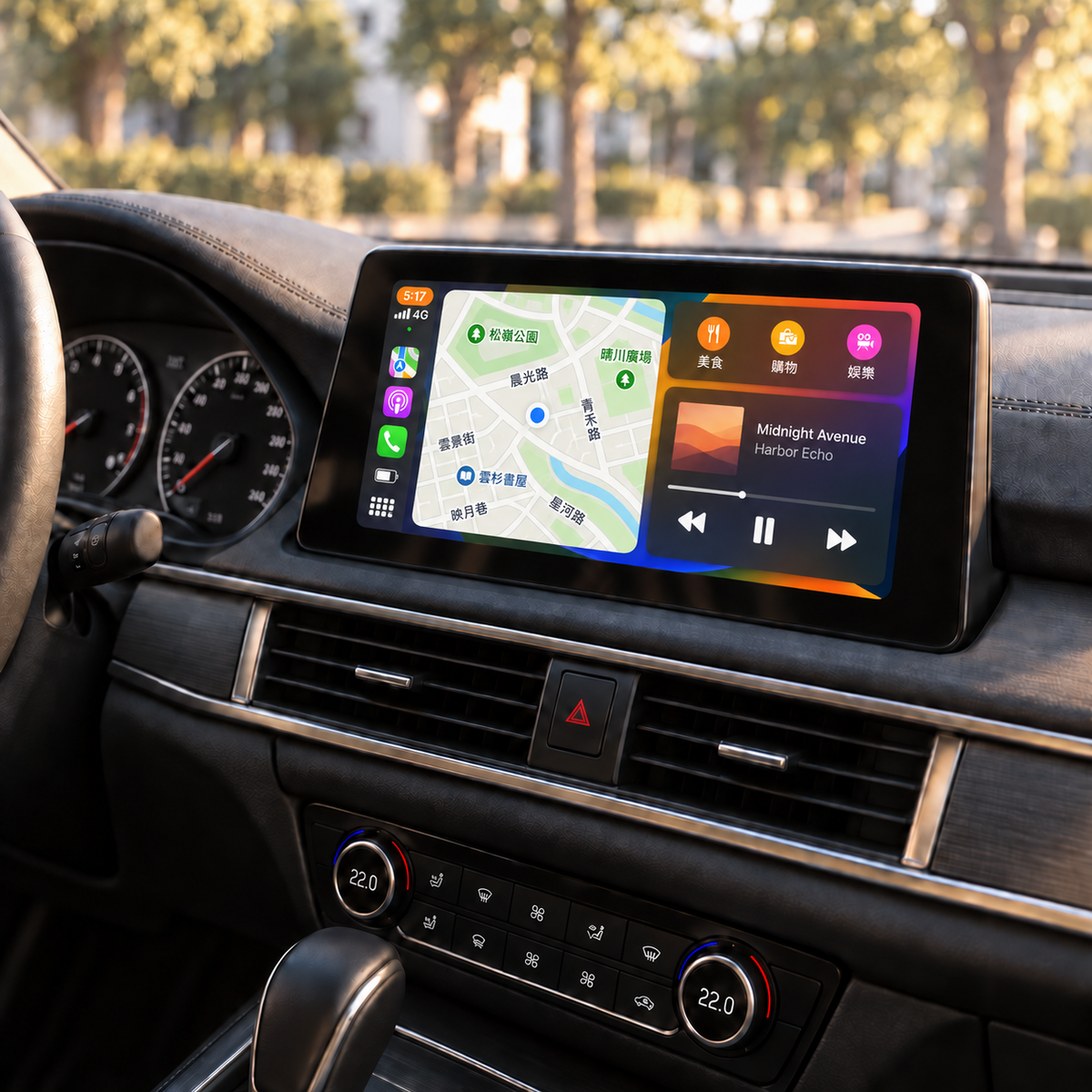 CarPlay 儀表板顯示導航與音樂播放功能